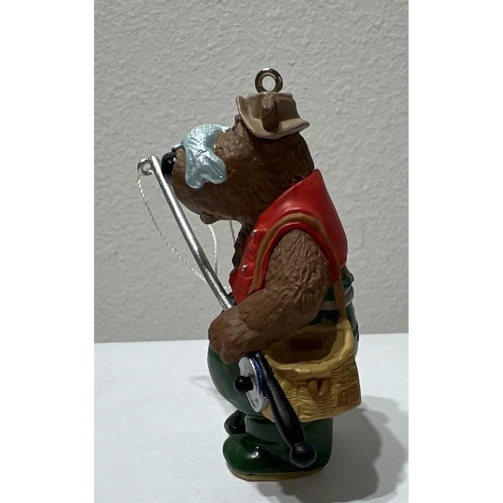 1997 Hallmark Keepsake Ornament Catch of the‎ Day Bear Fishing Vintage With Box